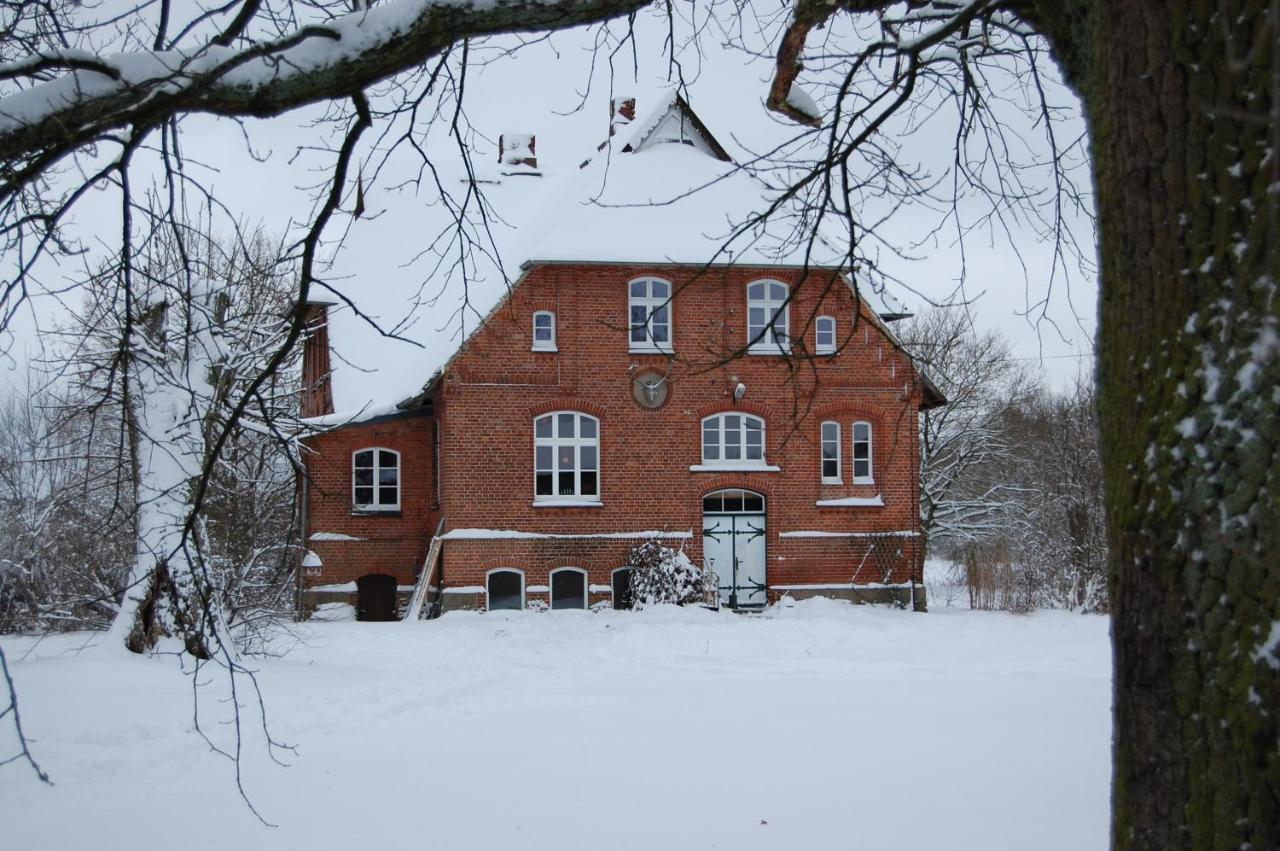 Ferienwohnung Ehemalige Revierfoersterei "Morgensuenn" Kuhstorf Exterior photo